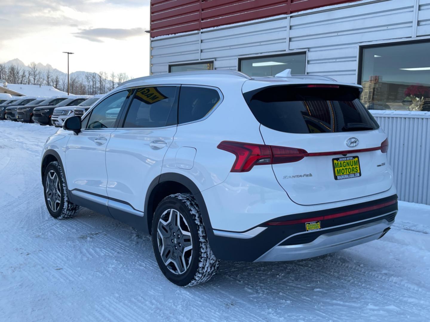 2022 White /black leather Hyundai Santa Fe Limited AWD (5NMS4DAL9NH) with an 2.5L L4 DOHC 16V engine, 6A transmission, located at 1960 Industrial Drive, Wasilla, 99654, (907) 274-2277, 61.573475, -149.400146 - Photo#3